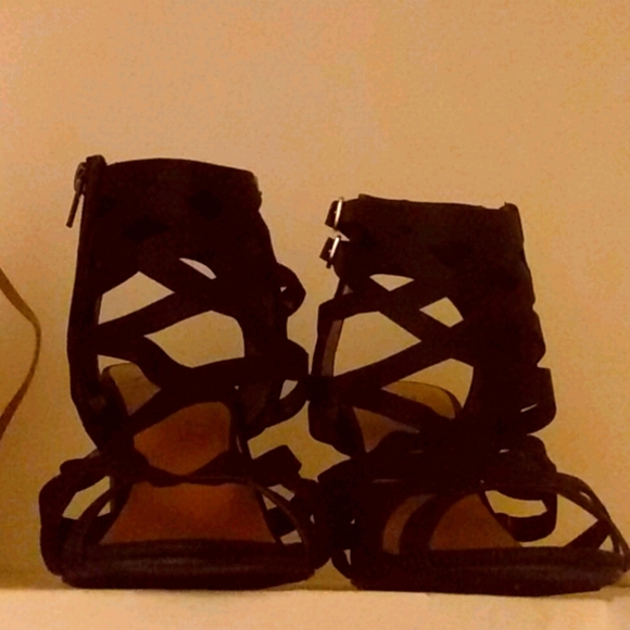 Sandles - Picture 1 of 2